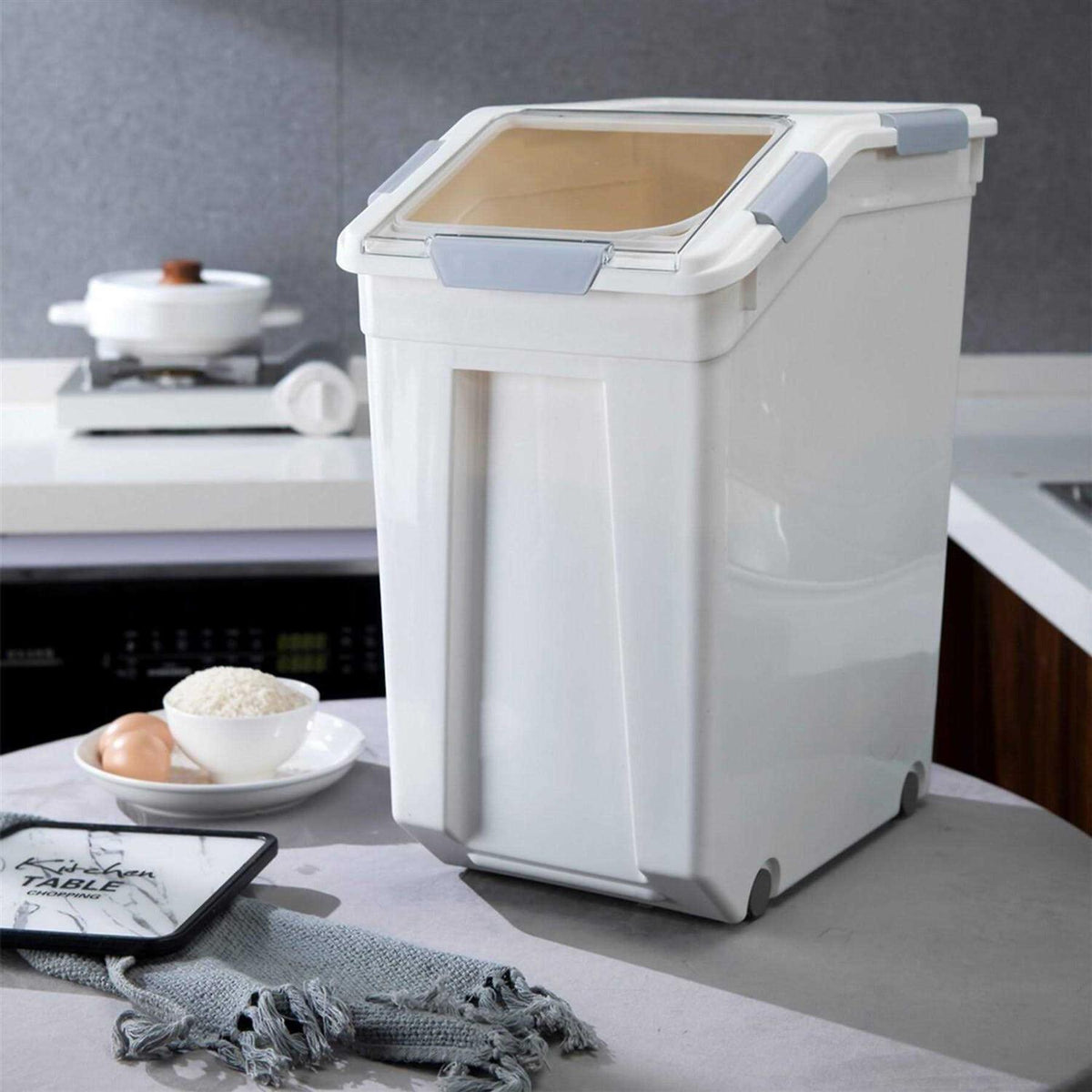 Pet Food Storage Container with Measuring Cup P95300
