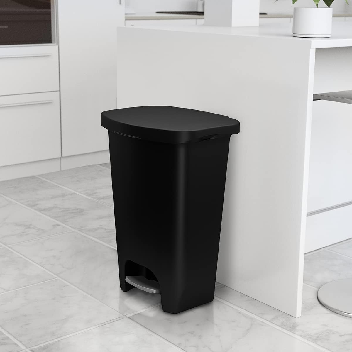 13 Gallon Plastic Trash Can with Lid, Matte Black I893