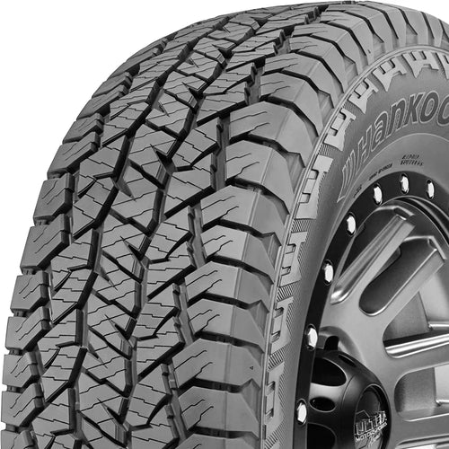 255/70R18 113T Tire L1743