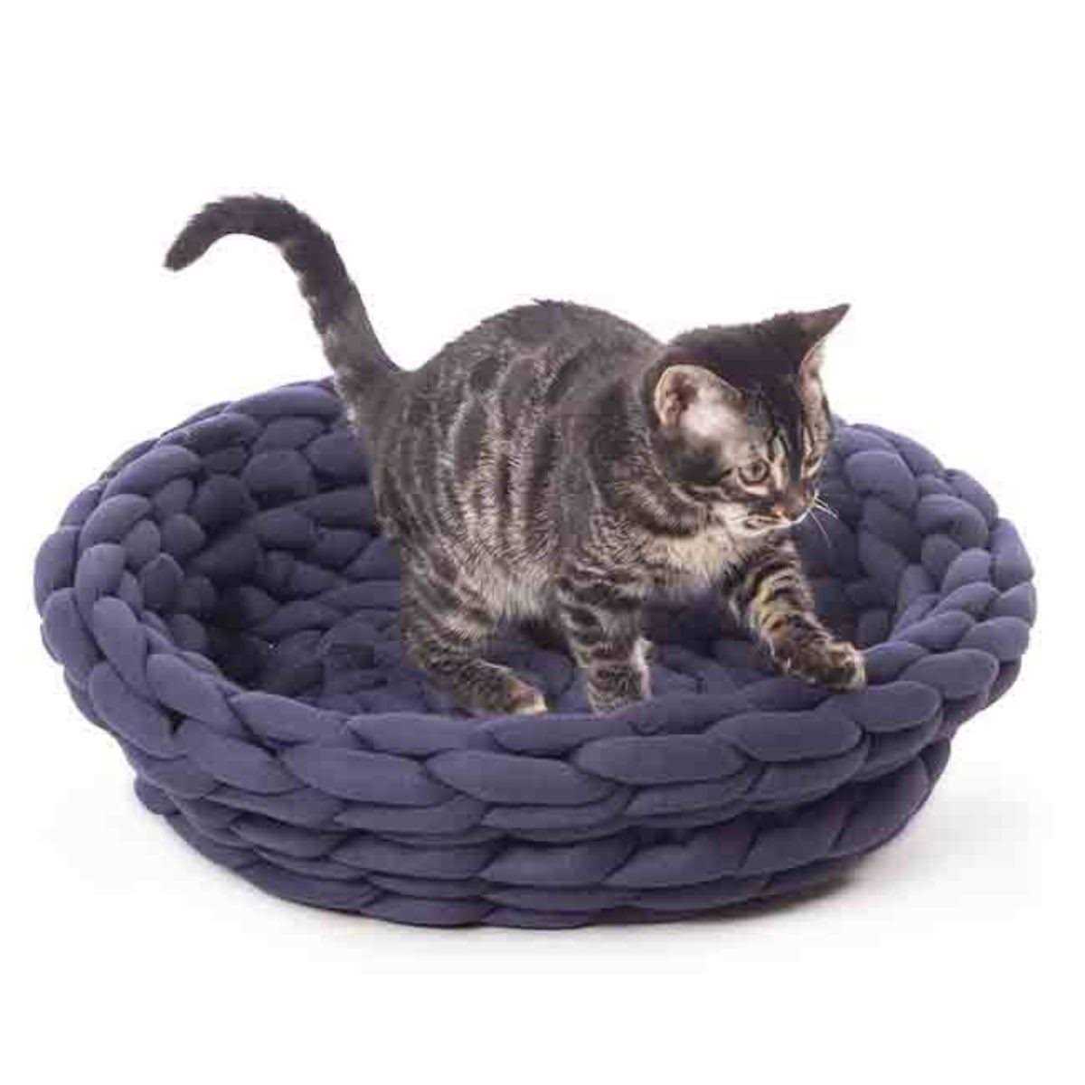 Knitted Pet Bed D40015